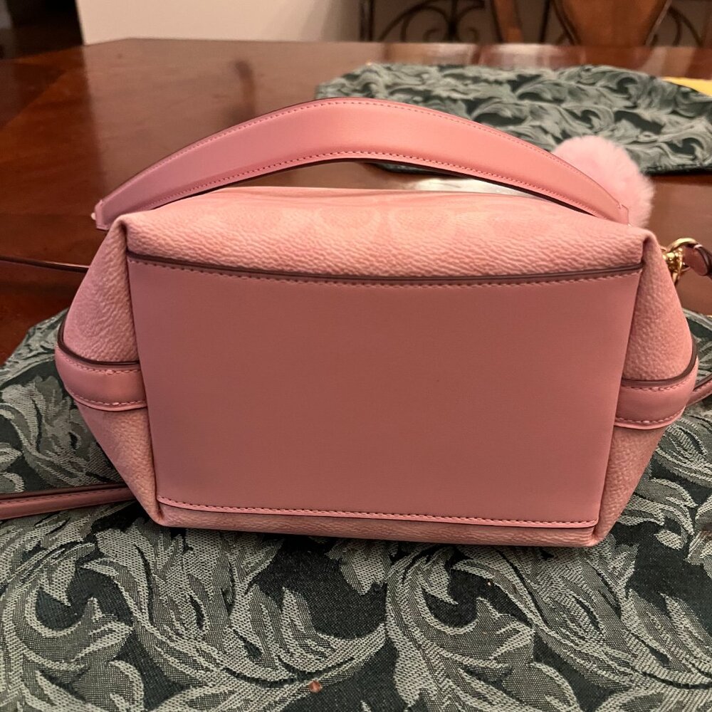 NWT Coach City Bucket Bag in the original Powder Pink from 2025 WITH CHARMS! - Picture 3 of 7